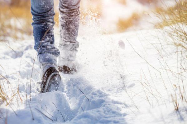 How to prepare for a winter walk in the snow