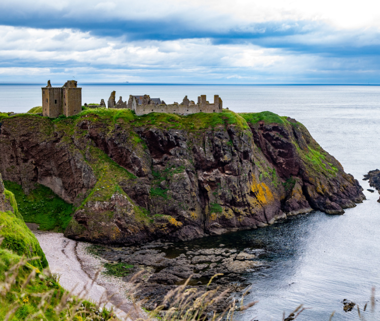 Dunnottar Castle
Down the coast from Aberdeen, you’ll find a stunning ruined castle perched upon a rocky headland jutting out into the North Sea. It’s a spectacular location for a walk that also includes a beautiful harbour and the wildlife to go with it.
